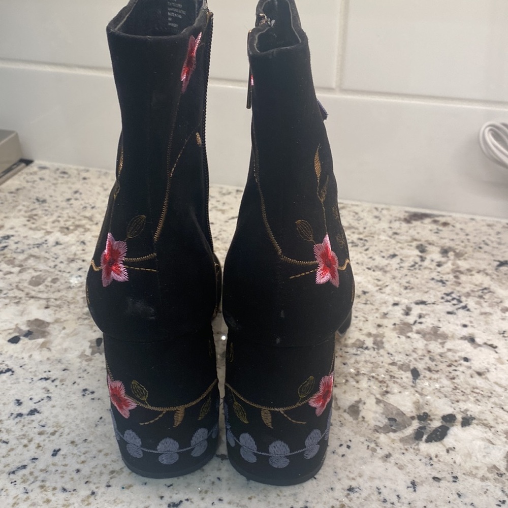 Fun suede boots! - Picture 2 of 2